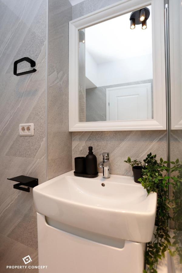 112 Apartment *